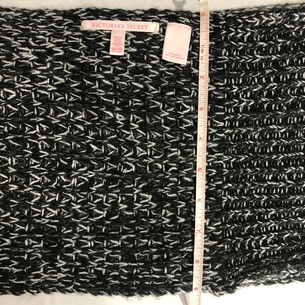 NWOT VS Knit Scarf